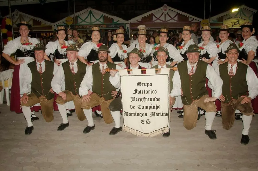 Grupo de dança que sofreu acidente na BR 101 abre Sommerfest em Domingos Martins