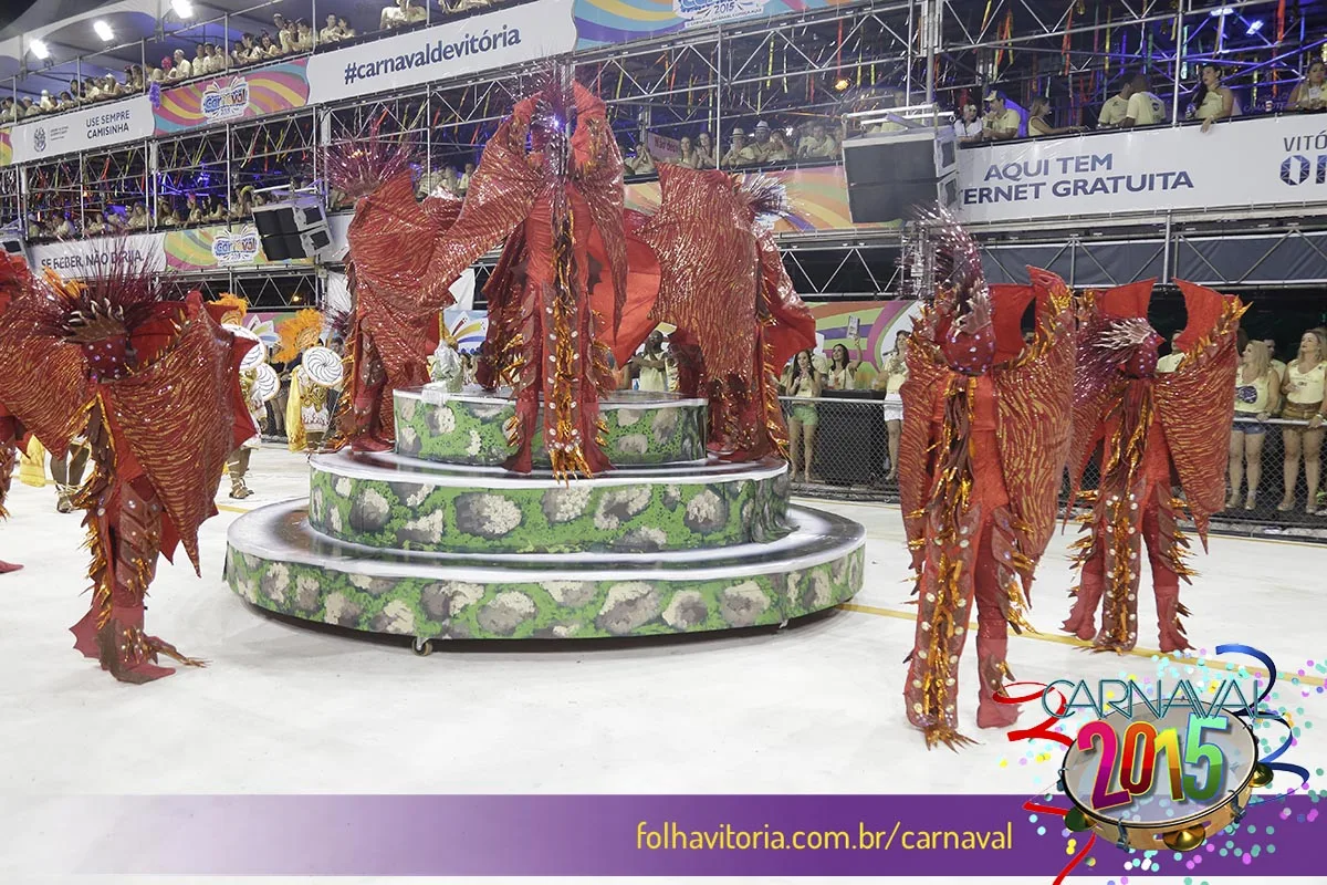 Piedade abre desfiles do último dia de carnaval com polêmica envolvendo rainha de bateria