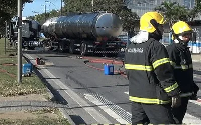 Pista é liberada sete horas após acidente que deixou mais de 30 feridos na Serra