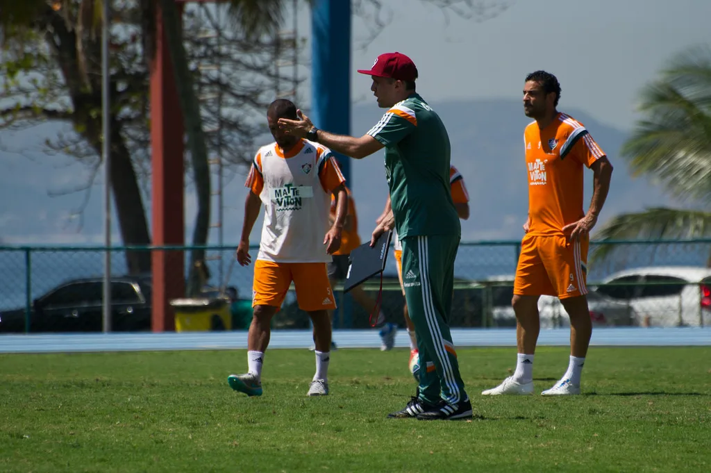 Flu volta aos treinos com retornos de lesionados e Ronaldinho na reserva