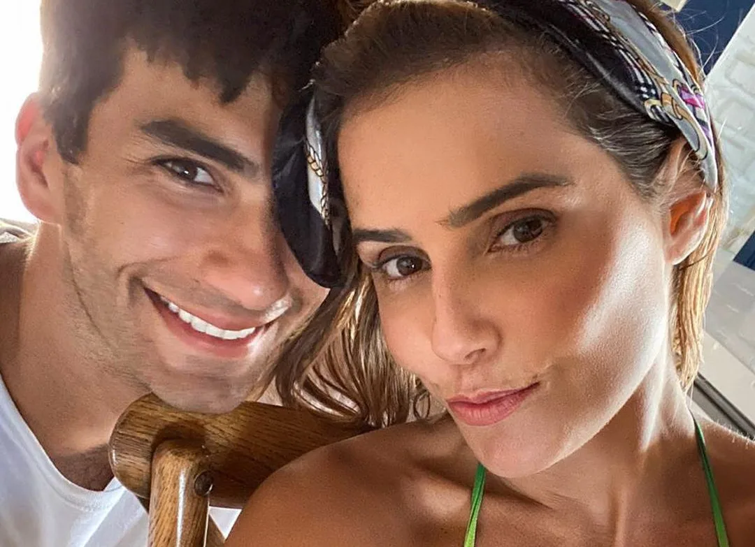 Deborah Secco fala sobre isolamento com o marido: 'Vou sair da quarentena mais apaixonada'