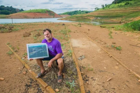 Seca faz cidade submersa há 45 anos ressurgir