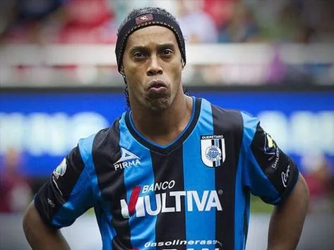 Após nove meses, Ronaldinho Gaúcho anuncia saída do Querétaro