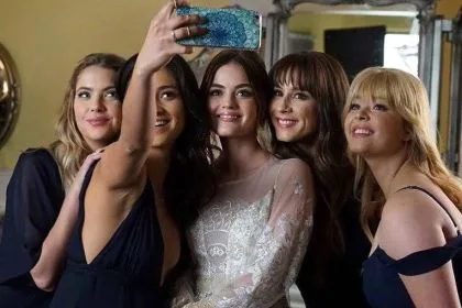 Elenco de 'Pretty Little Liars' se despede da série com homenagem