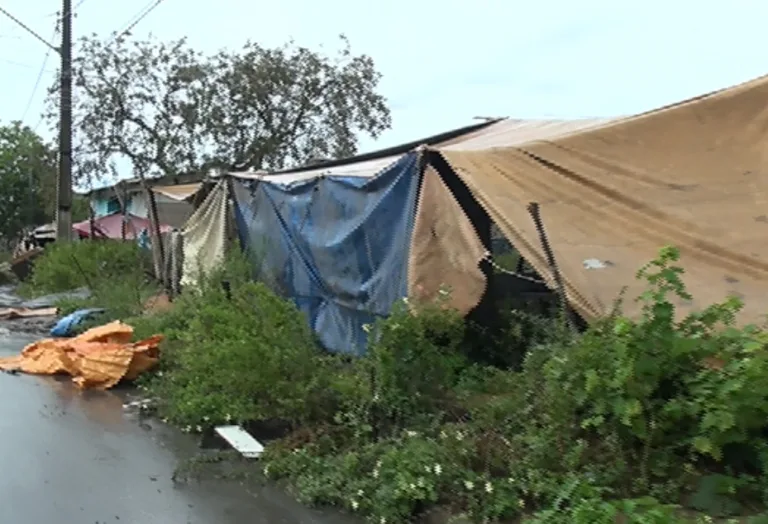 Homem é acusado de matar sobrinho em acampamento cigano na Serra