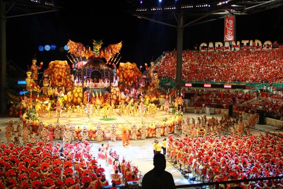 Boi Garantido abre primeira noite do Festival Folclórico de Parintins