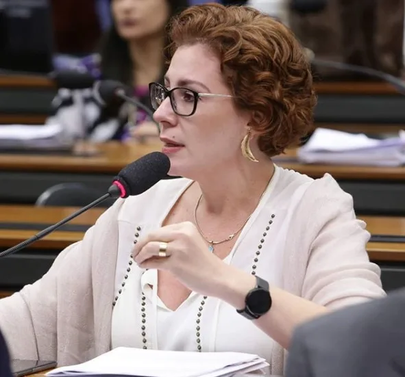 Carla Zambelli: 'acho que mais óbvio é Bolsonaro assumir presidência do novo partido'