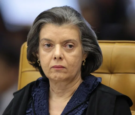 Cármen Lúcia envia ação do PGR a Mendes para que se defenda de impedimento