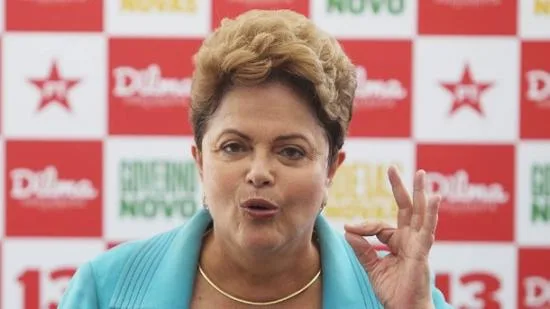 Sobre Aécio e Marina, Dilma diz que 'não acredita em transmissão de votos'