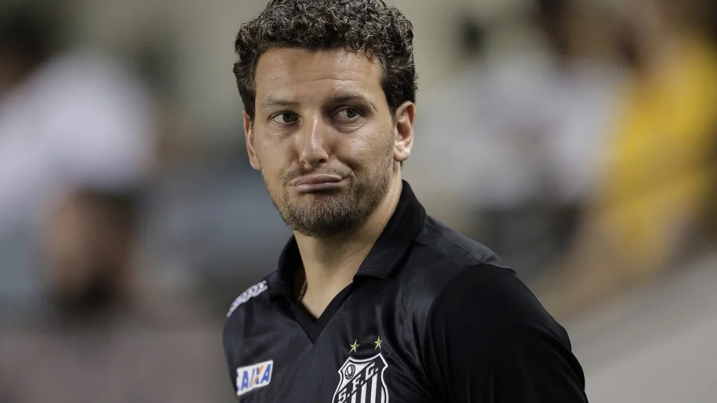 Elano lamenta derrota do Santos e nega problemas com Lucas Lima