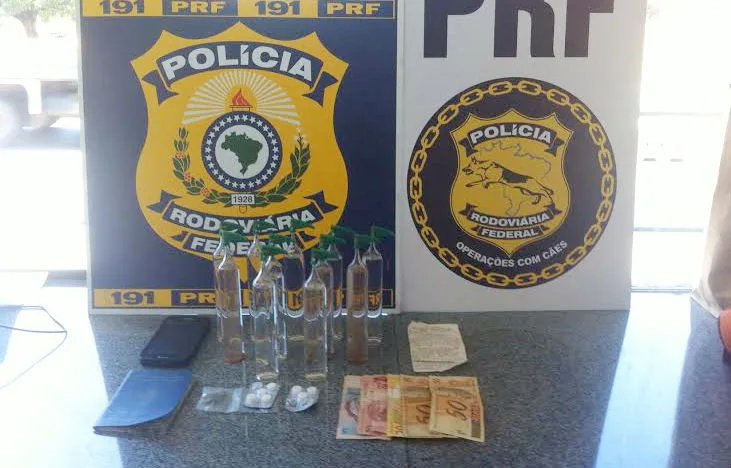 Polícia apreende frascos de lança-perfume que seriam usados no carnaval de Guarapari