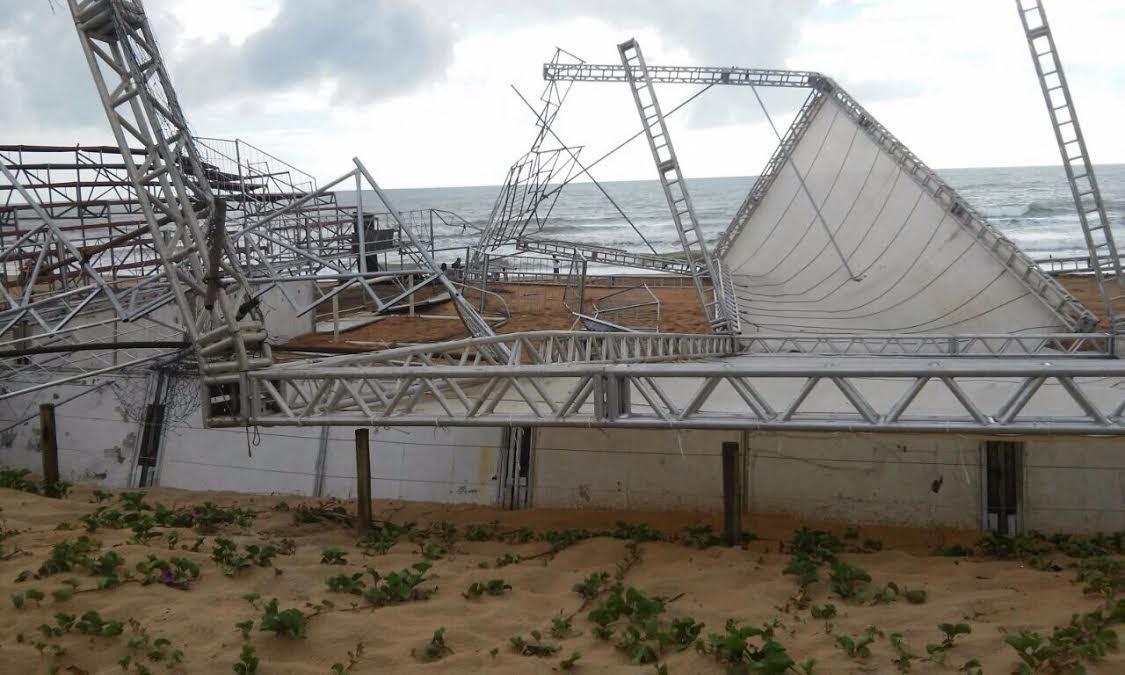 Arena construída para receber jogos de praia desaba após chuva em São Mateus