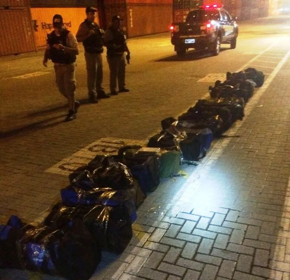 Polícia apreende 23 malas cheias de cocaína no Porto de Santos