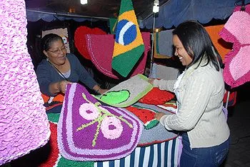 Feira de Artesanato na Praça dos Namorados