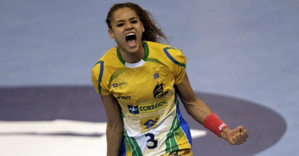 Campeã mundial, Alexandra festeja volta à seleção feminina de handebol