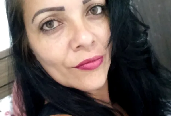 Mulher é morta a facadas dentro de casa em Vila Velha