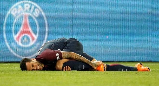 Daniel Alves está fora da Copa