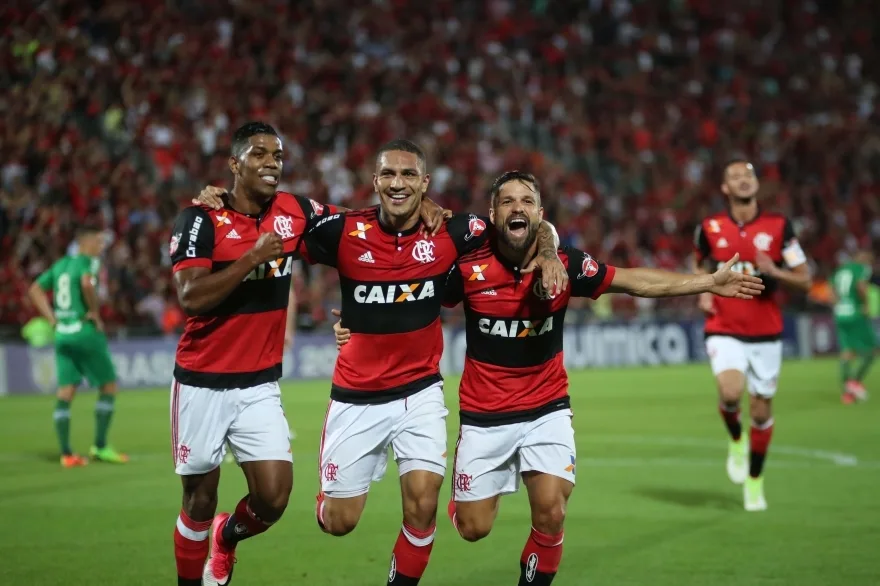 Flamengo goleia a Chapecoense por 5 a 1 com três gols de Guerrero e dois de Diego