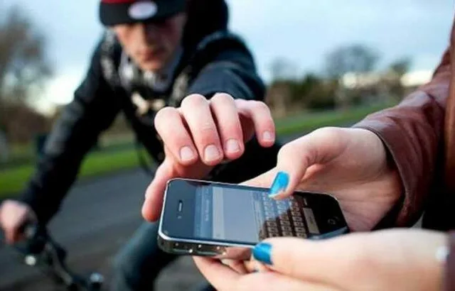 Perdeu o seu celular ou foi roubado? Saiba o que fazer