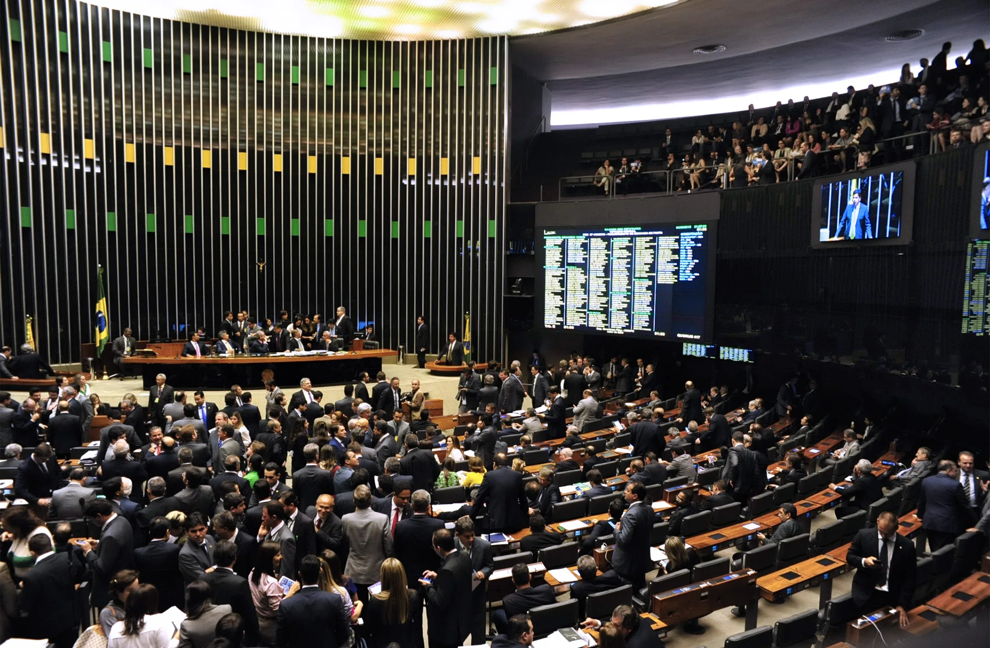 Plenário pode votar redução da maioridade penal e regra sobre doações de campanha