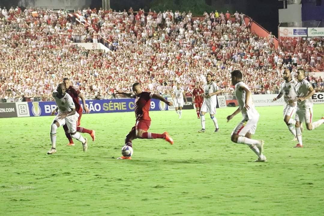 Náutico vence Sampaio Corrêa e fica perto de avançar às quartas da Série C