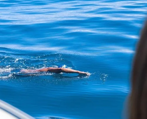 "Passei por um cardume de águas-vivas, foram muitas queimaduras", diz atleta capixaba que atravessou Canal da Mancha