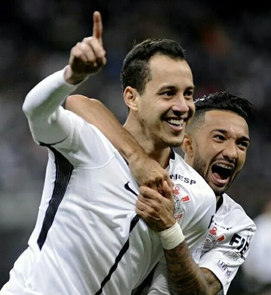 Para evitar crise, Corinthians enfrenta o Vitória para avançar na Copa do Brasil