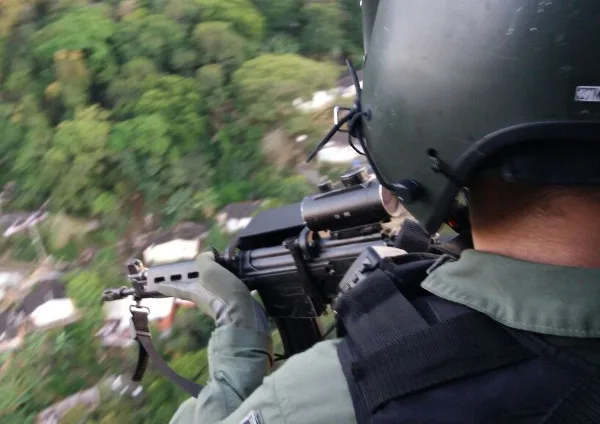 Polícia faz operação no Morro da Piedade na manhã desta sexta-feira em Vitória