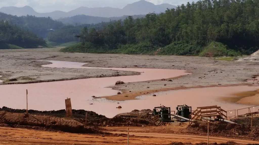 Brasília – Passado um ano do rompimento da barragem de Fundão, a reconstrução dos distritos de Mariana (MG) devastados pelo acidente ainda está no papel. (Roberto Franco/UFMG)