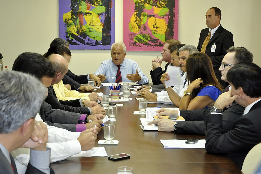 Bate-boca e ânimos exaltados em reunião de deputados na Assembleia