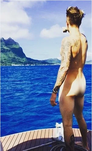 Justin Bieber publica foto pelado em rede social