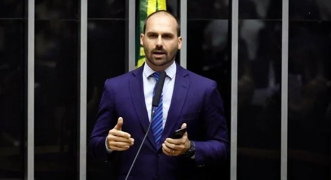 Ministra Tereza Cristina e Eduardo Bolsonaro testam positivo para covid-19