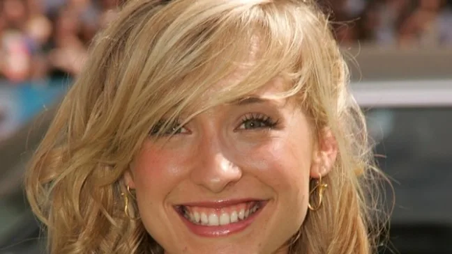 Allison Mack, de 'Smallville', se declara culpada em caso de culto sexual