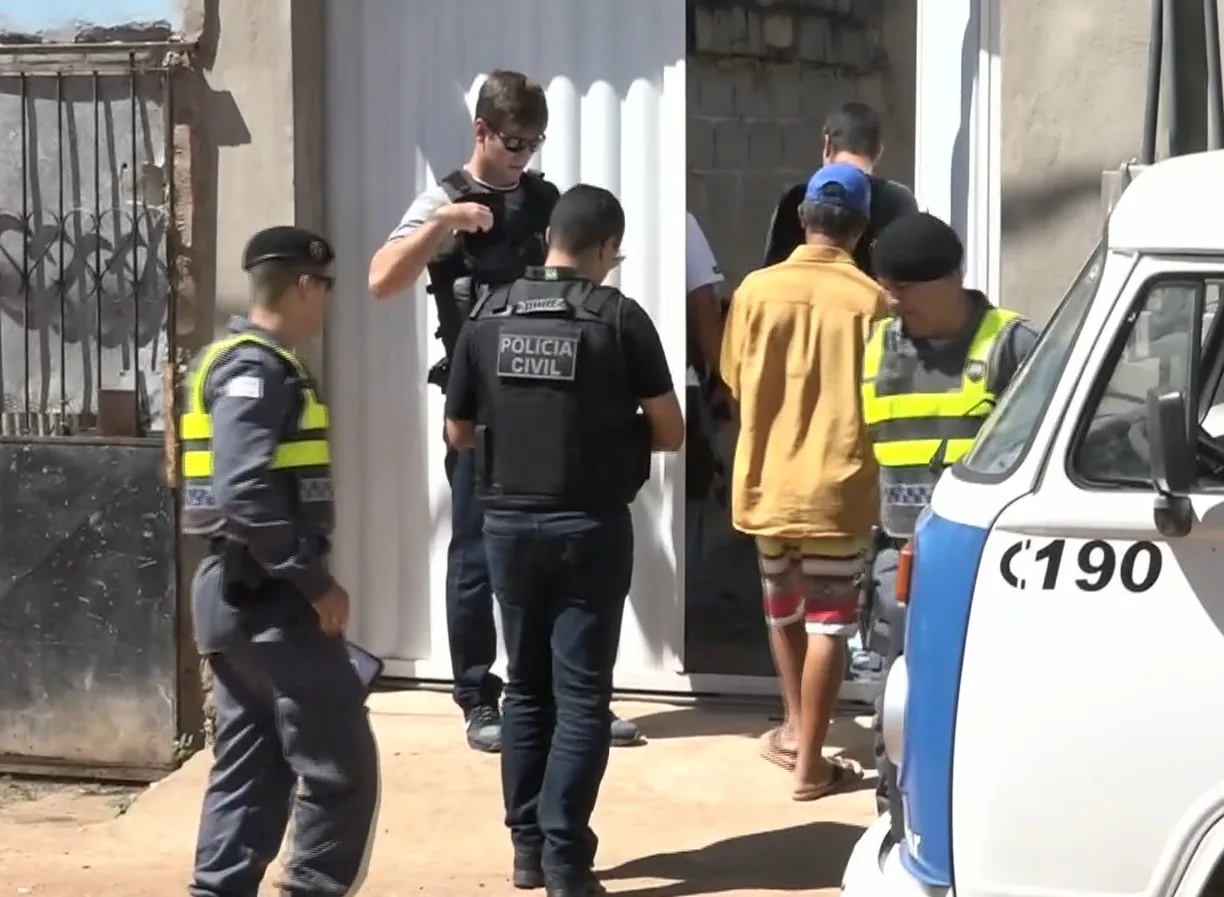 Adolescente é assassinado a tiros na porta de casa em Vila Velha