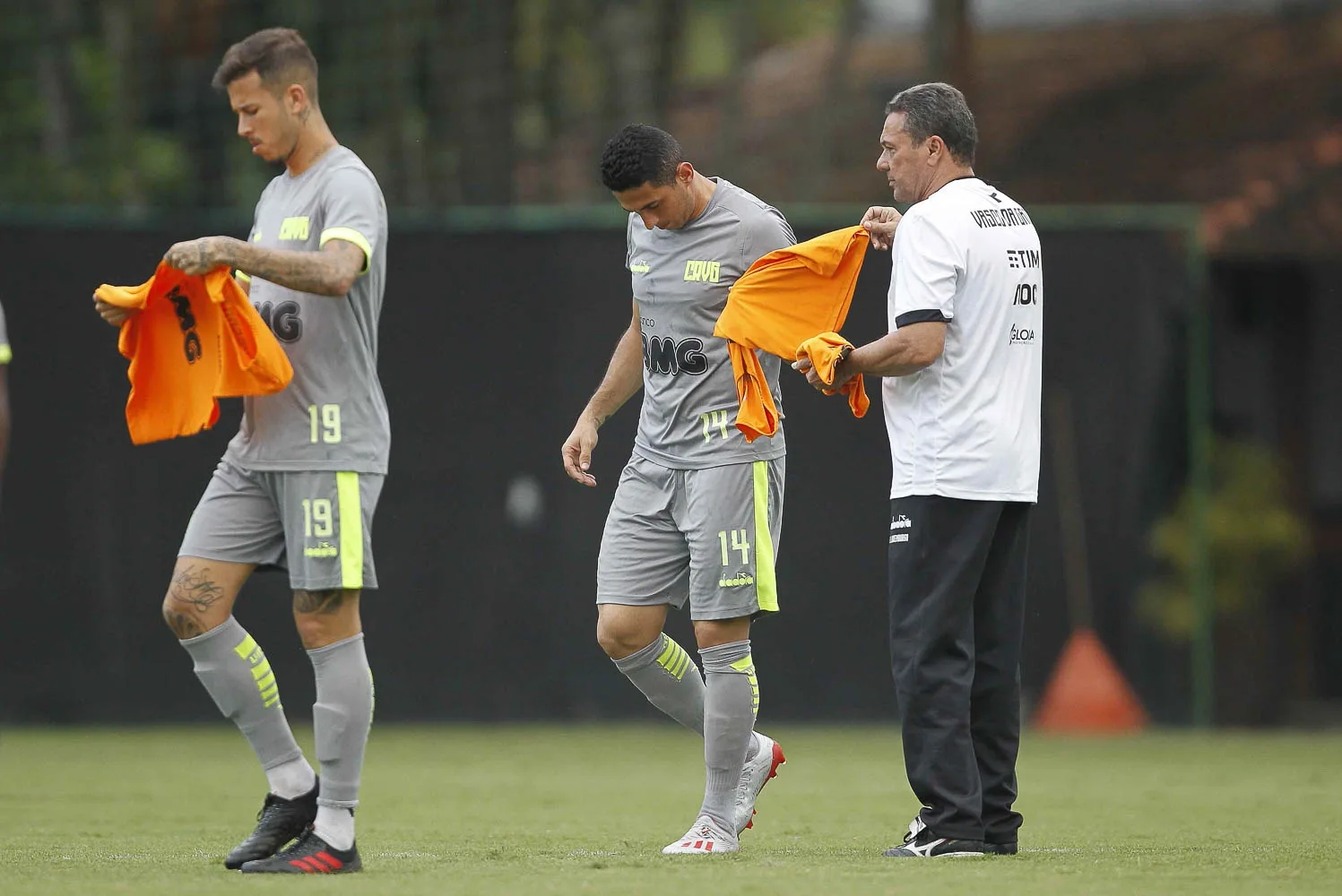 Vasco treina sem Rossi e dá atenção a finalizações em Foz do Iguaçu