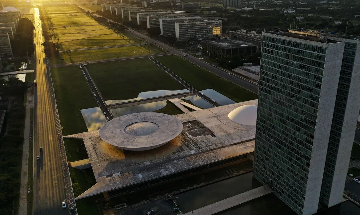 Vista aérea da Esplanada dos Ministérios em Brasília-DF, localizada no Eixo Monumental, via que corta o Plano Piloto no sentido leste-oeste