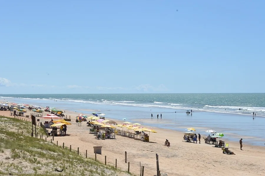 Veja a lista das melhores praias para curtir finais de semana de verão em São Mateus