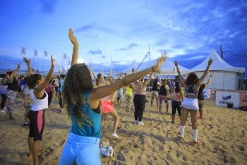 Aula de zumba na Arena Vitória Verão