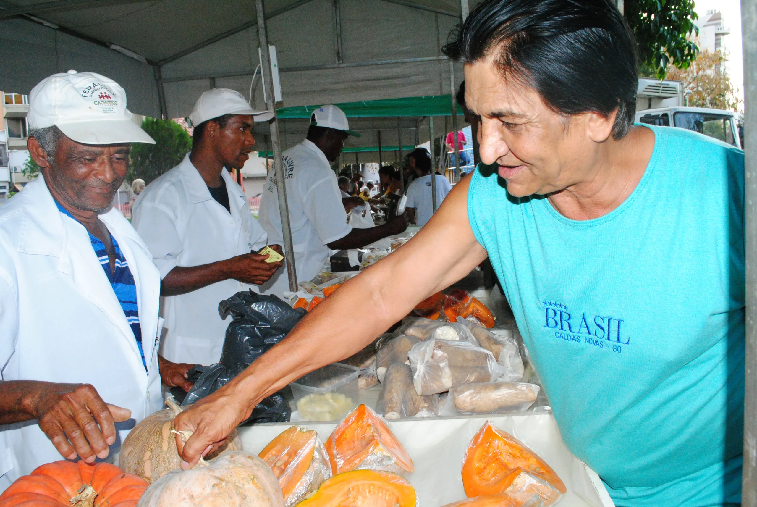 Feira livre de agricultores familiares é implantada também no interior de Cachoeiro