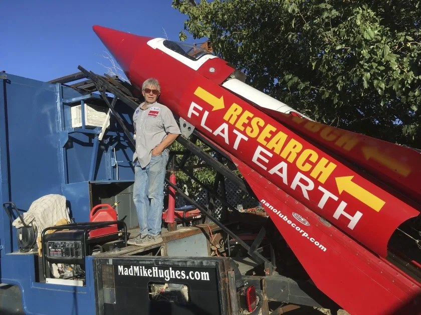 Terraplanista morre em experimento com foguete nos EUA