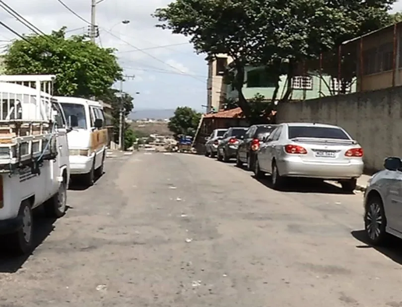 Na véspera do Dia do Professor, educadora tem carro roubado pela 2ª vez na porta de escola em Cariacica