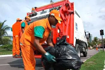 Restaurante é multado por descarte irregular de lixo em Vitória