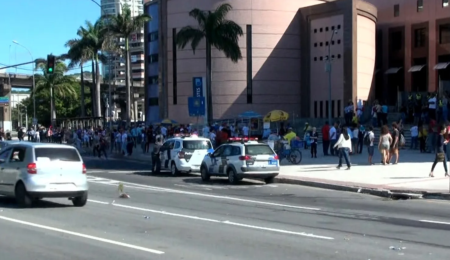 Protesto é encerrado e trânsito liberado em frente à Assembleia Legislativa