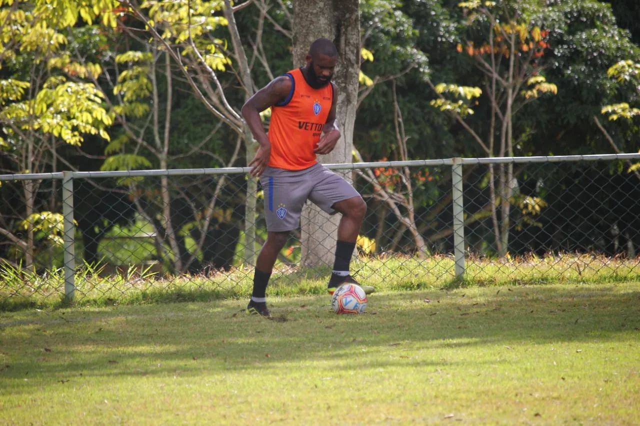 Lateral-esquerdo Jeferson confia na boa fase do Vitória para chegar longe na Série D