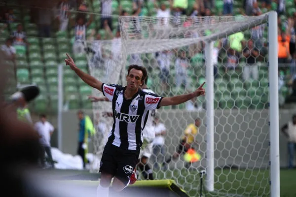 Atlético-MG atropela o Vasco no retorno da equipe ao estádio Independência