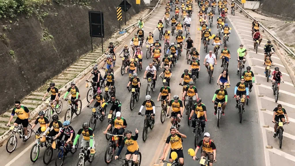 Ciclistas participam do Pedal da Independência em Linhares, Norte do ES