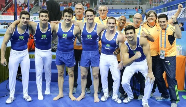 Com volta de ginastas suspensos, seleção masculina treina visando Mundial