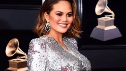 Chrissy Teigen revela nome do seu segundo filho com John Legend