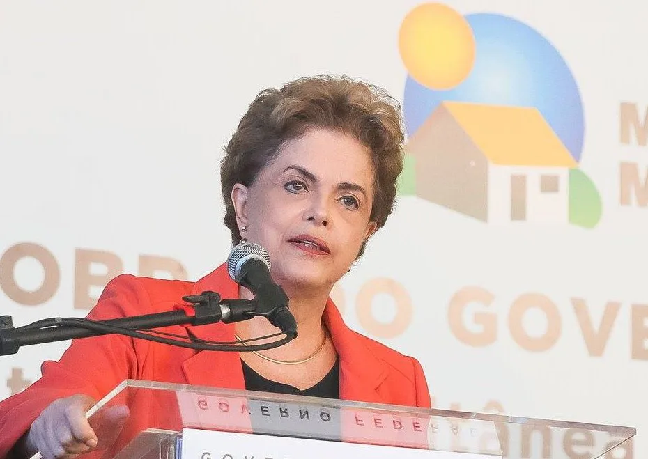 Dilma desiste de voo comercial para ir a Campinas e seguirá em aeronave fretada