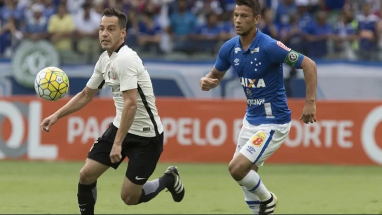 Corinthians perde de virada para Cruzeiro no Mineirão e fica fora da Libertadores